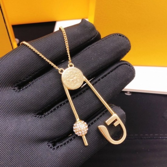 Summer new work necklace 2023SS FENDI Fendi that can create a new look Summer new work necklace 2023SS FENDI Fendi that can create a new look